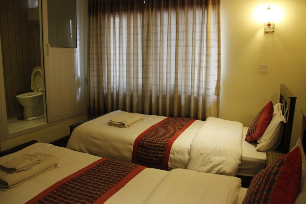Hotel Peace N Park Катманду Екстериор снимка