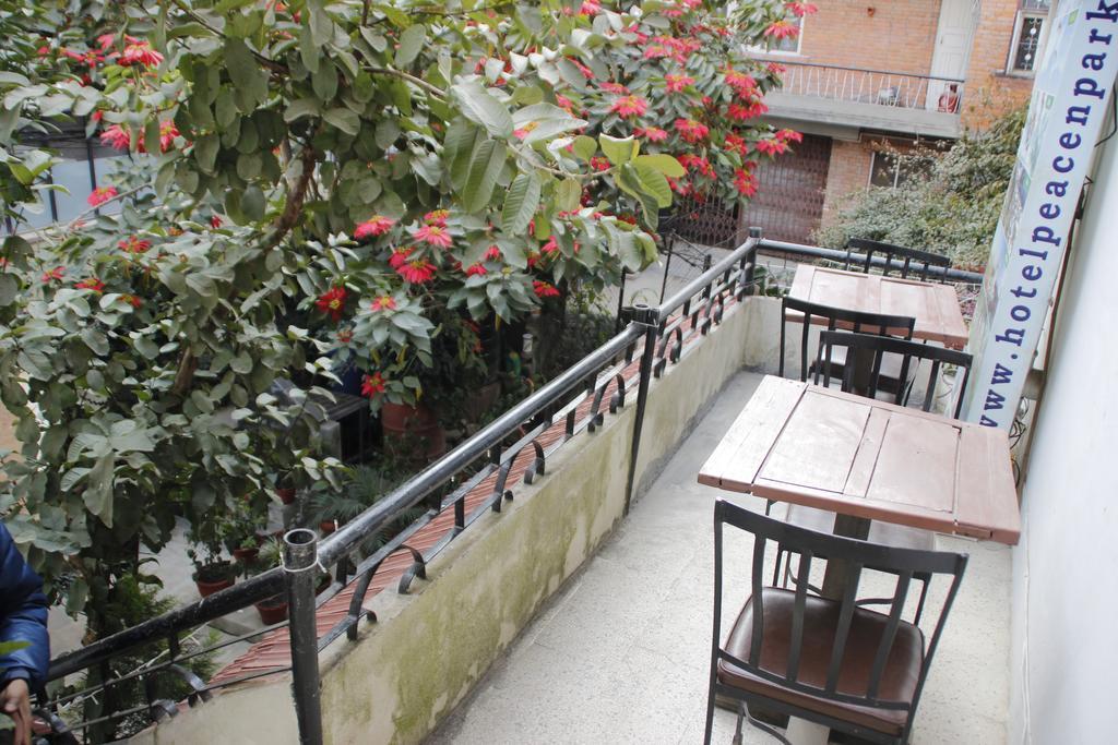 Hotel Peace N Park Катманду Екстериор снимка