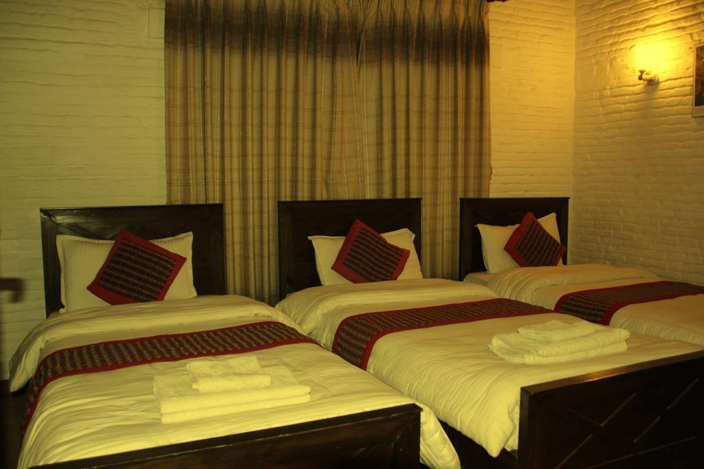Hotel Peace N Park Катманду Екстериор снимка