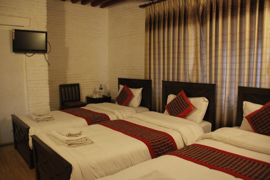 Hotel Peace N Park Катманду Екстериор снимка