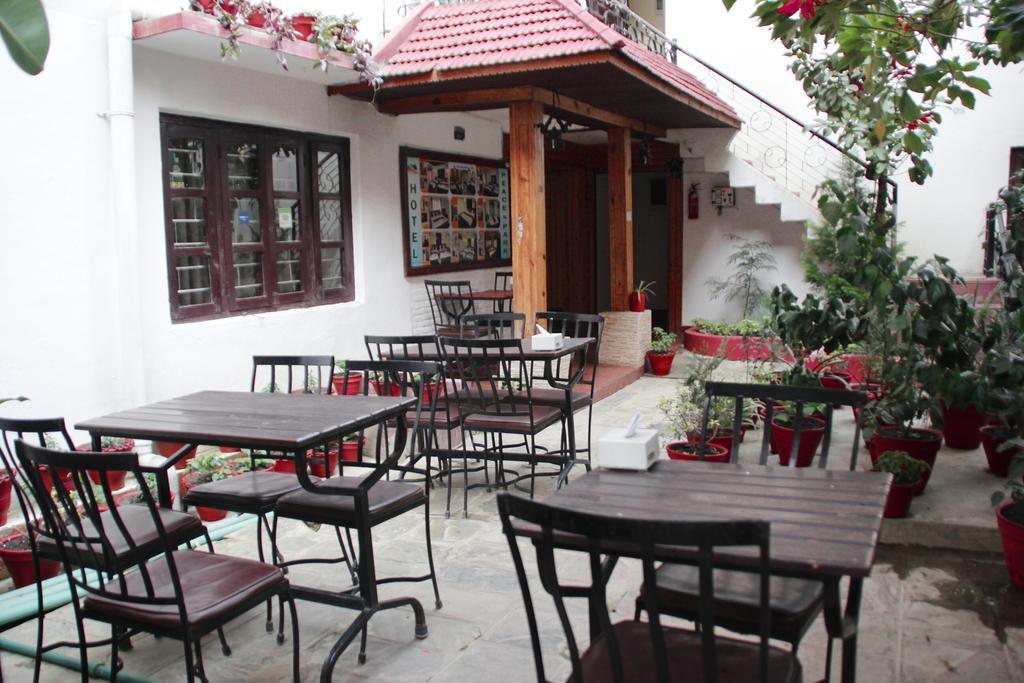 Hotel Peace N Park Катманду Екстериор снимка