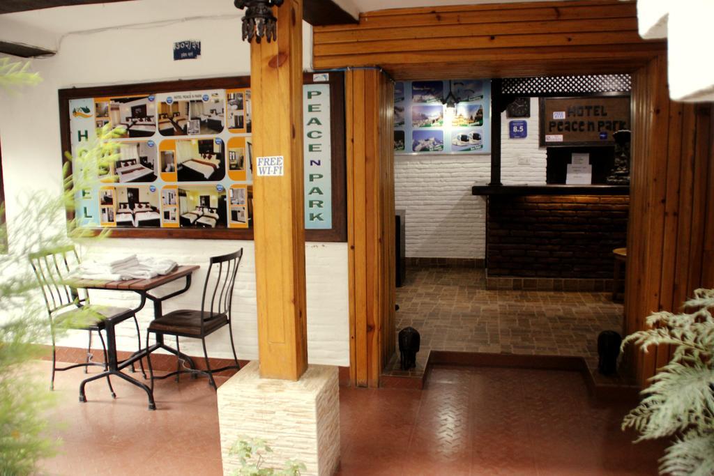 Hotel Peace N Park Катманду Екстериор снимка