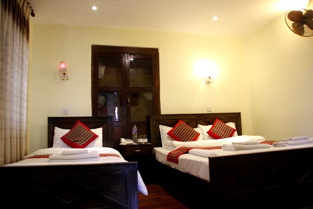 Hotel Peace N Park Катманду Екстериор снимка