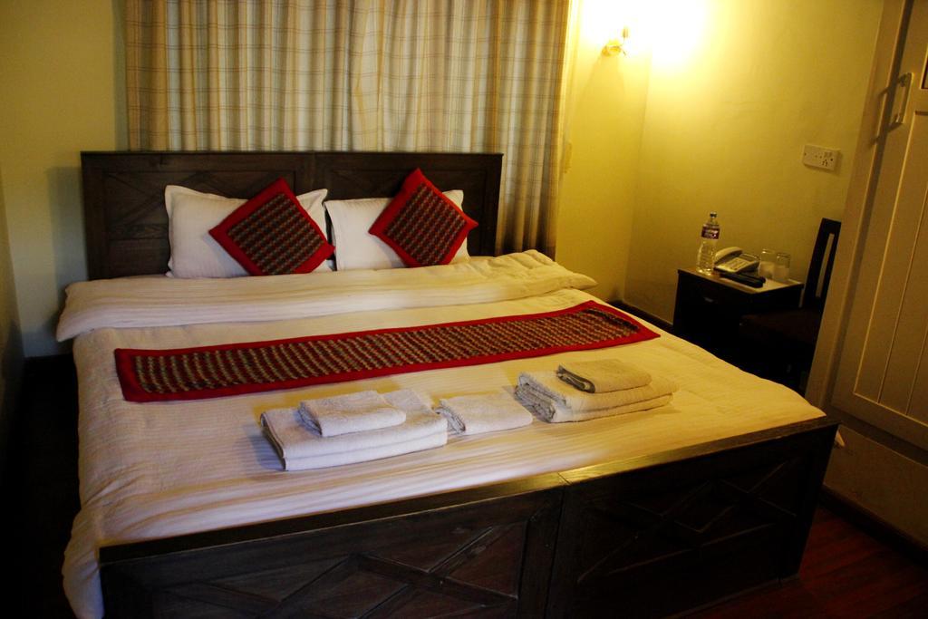 Hotel Peace N Park Катманду Екстериор снимка