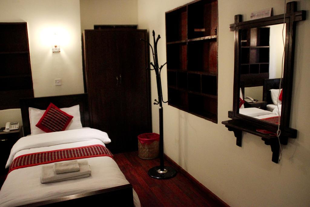 Hotel Peace N Park Катманду Екстериор снимка